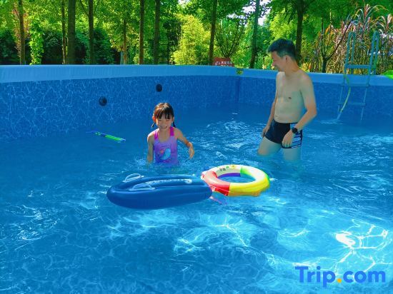 Чэнду: Heyin Jinxi Hot Spring Resort Homestay