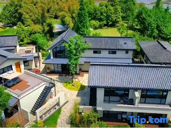 Чэнду: Heyin Jinxi Hot Spring Resort Homestay