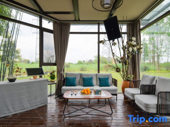 Чэнду: Heyin Jinxi Hot Spring Resort Homestay