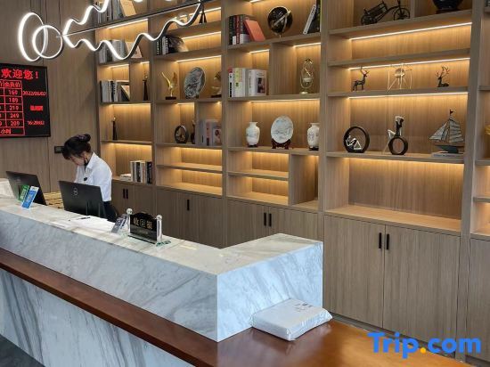 Цзинмэнь: Aimei Zunxiang Hotel (Jingmen Yima Guangcai Great Market Shop)