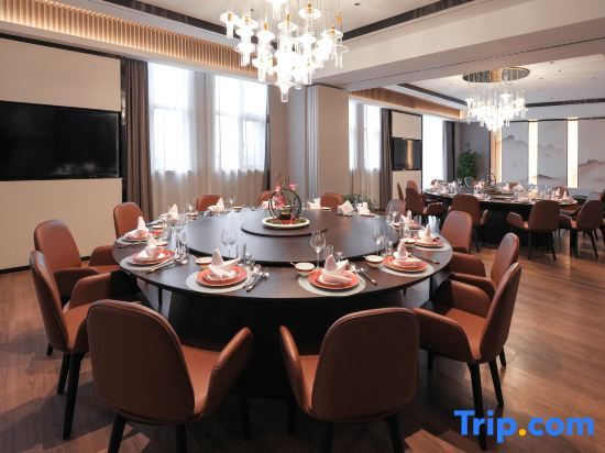 Цзясинь: Pinghu Dingren Ramada Hotel