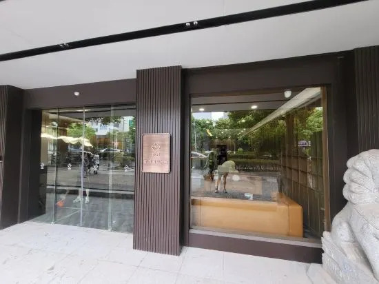 Нанкин: Nanjing No.1 Hotel Apartment (Zhushan Road Subway Station)