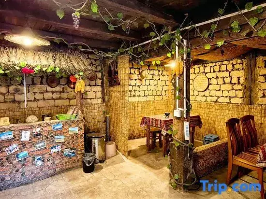 Пугао Лаочжай: Longing Homestay (Terraced Field Scenic Area)