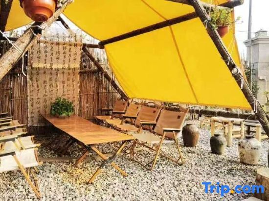 Шанхай: Donglin Luqi Tongyi Homestay (Shanghai Pudong New Area Lingang Avenue)