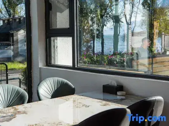 Дали: Dali Erhai Shangchun Seaview Designer Hotel