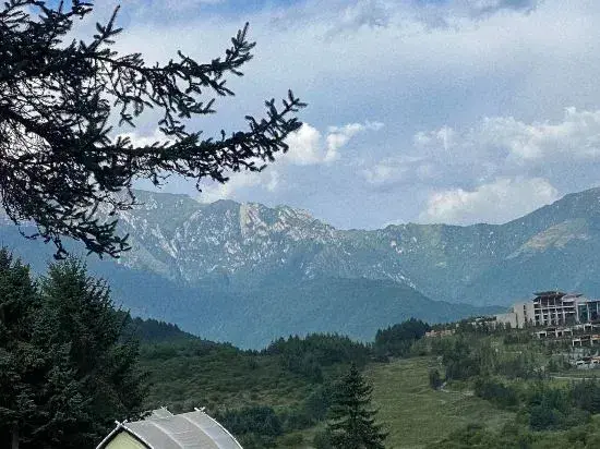 Цзючжайгоу: Jiuzhaigou Yunfengli International Outdoor Camp