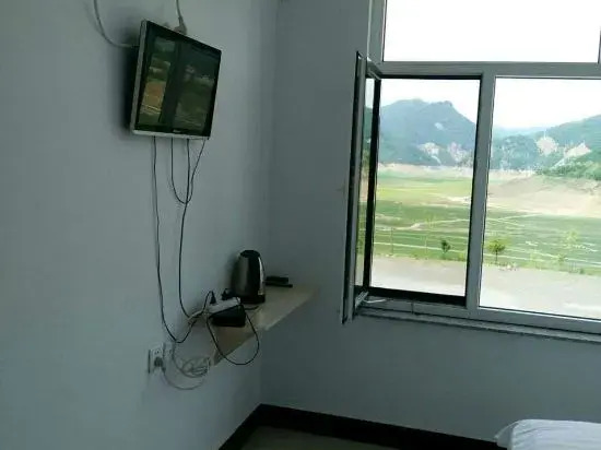 Даньдун: Kuandian Wangjiang Inn