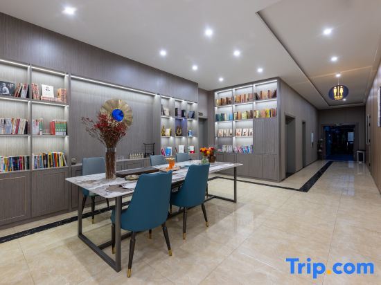 Куньмин: Days Inn Select Wyndham Kunming Airport