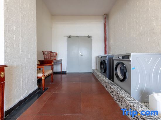 Куньмин: Days Inn Select Wyndham Kunming Airport