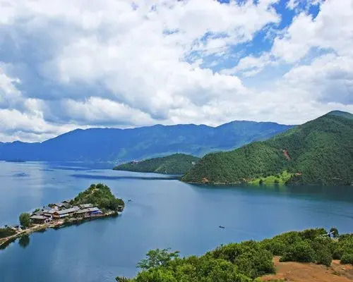 Геса: HIVC @ Lugu Lake Mosuo Home Hotel