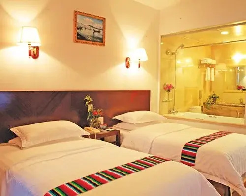 Геса: HIVC @ Lugu Lake Mosuo Home Hotel