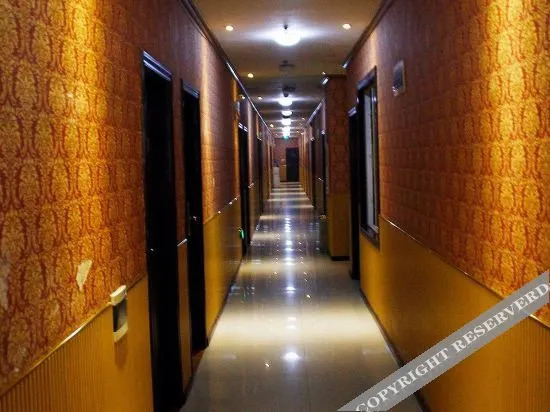 Цзуньи: Zunyi Fashion Business Hotel