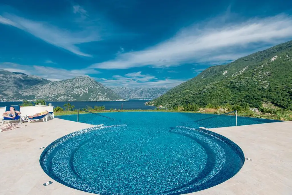 Стрп: Апартаменты Gorgeous Morinj Resort