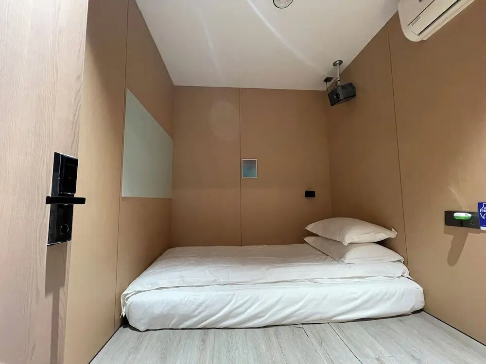 Шанхай: Captain No. 5 Youth Hotel