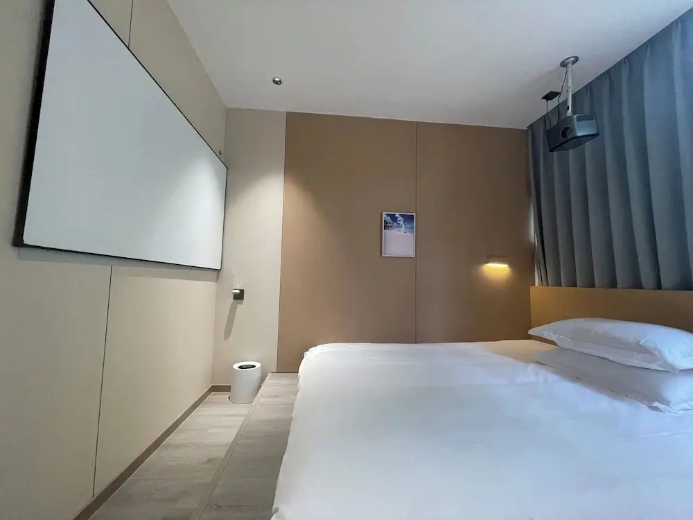 Шанхай: Captain No. 5 Youth Hotel