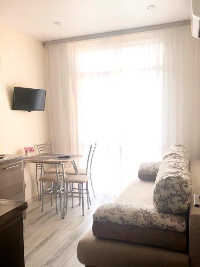 Сочи: Apartment Nizhneimeretinskaya 143