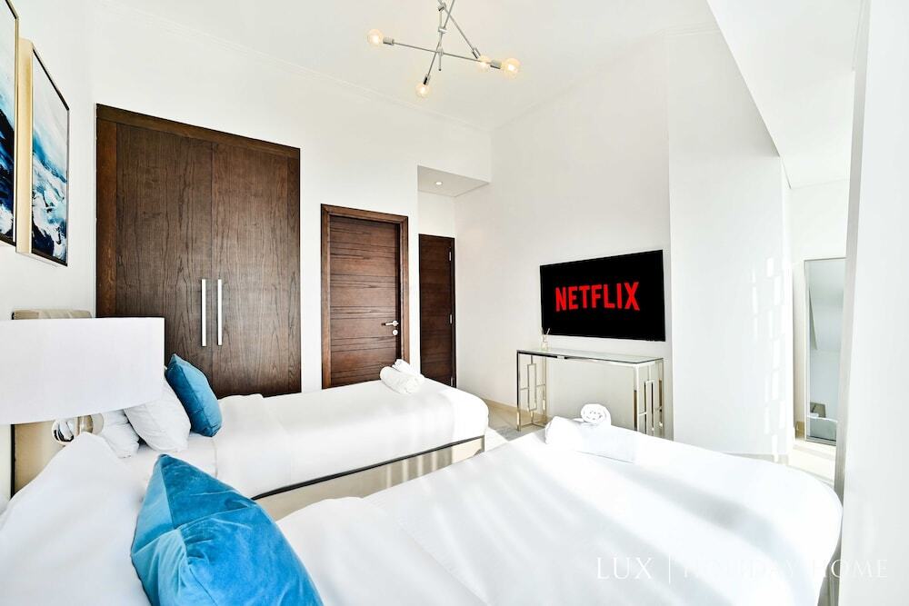 Дубай: LUX  Cayan Superior Suite 4 Dubai Marina