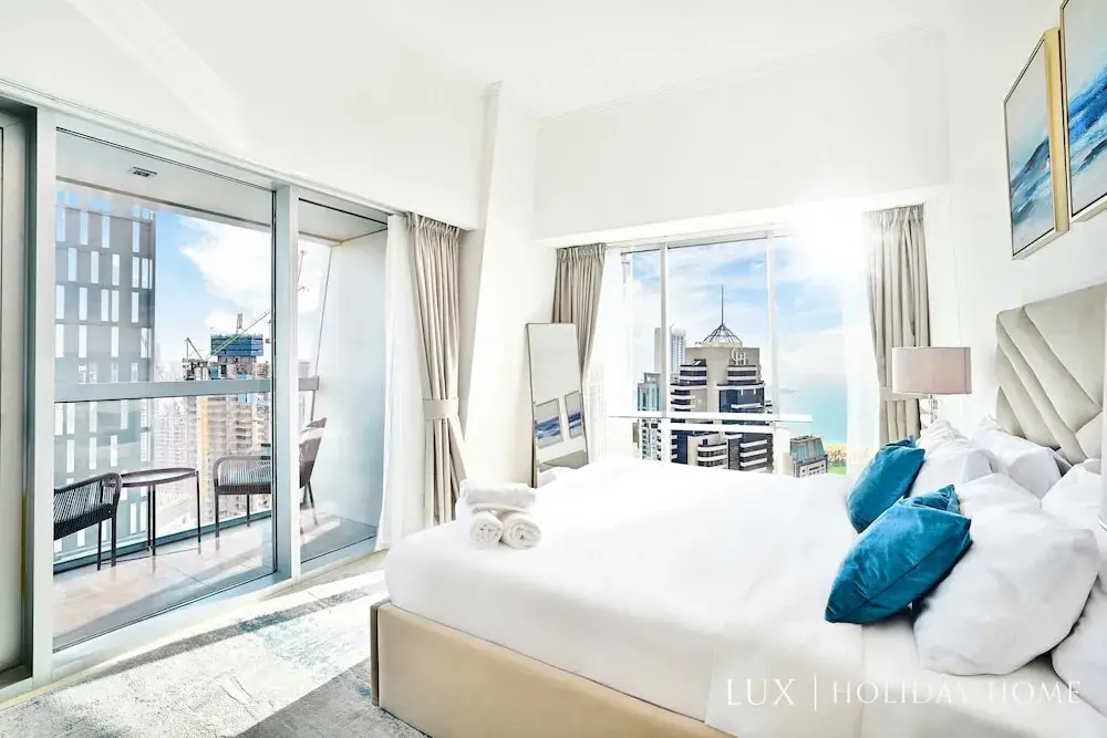Дубай: LUX  Cayan Superior Suite 4 Dubai Marina