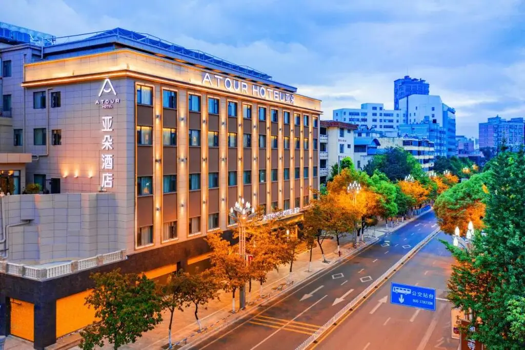 Kunming Green Lake Atour Hotel — фото 1