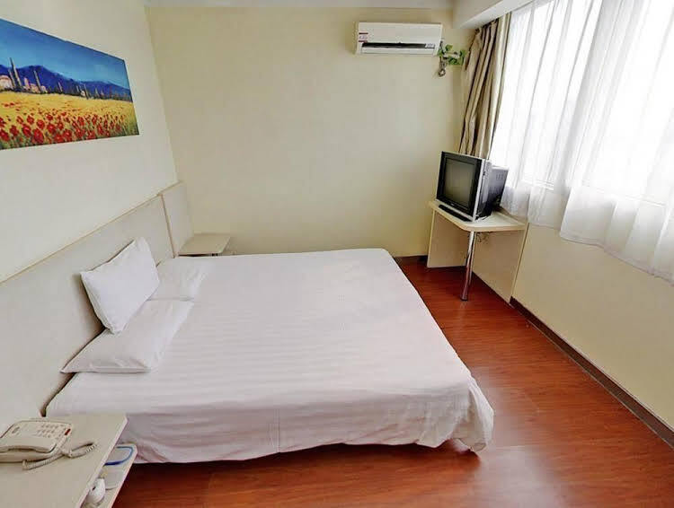 Шанхай: Hanting Hotel Shanghai Babaiban Pudian Road Metro Station
