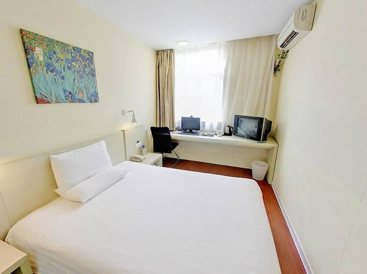 Шанхай: Hanting Hotel Shanghai Babaiban Pudian Road Metro Station