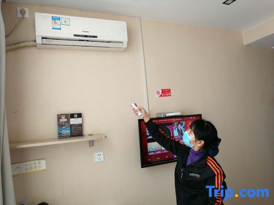 Тайюань: Huazhong Business Hotel (North America N1 Art Shopping Mall Store, Taiyuan South Railway Station)