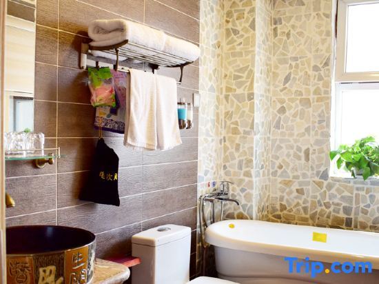 Тайюань: Huazhong Business Hotel (North America N1 Art Shopping Mall Store, Taiyuan South Railway Station)