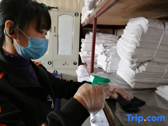 Тайюань: Huazhong Business Hotel (North America N1 Art Shopping Mall Store, Taiyuan South Railway Station)