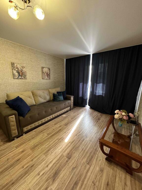 Апартаменты ДеньНочь в 5-ом микрорайоне д. 57 — фото 1