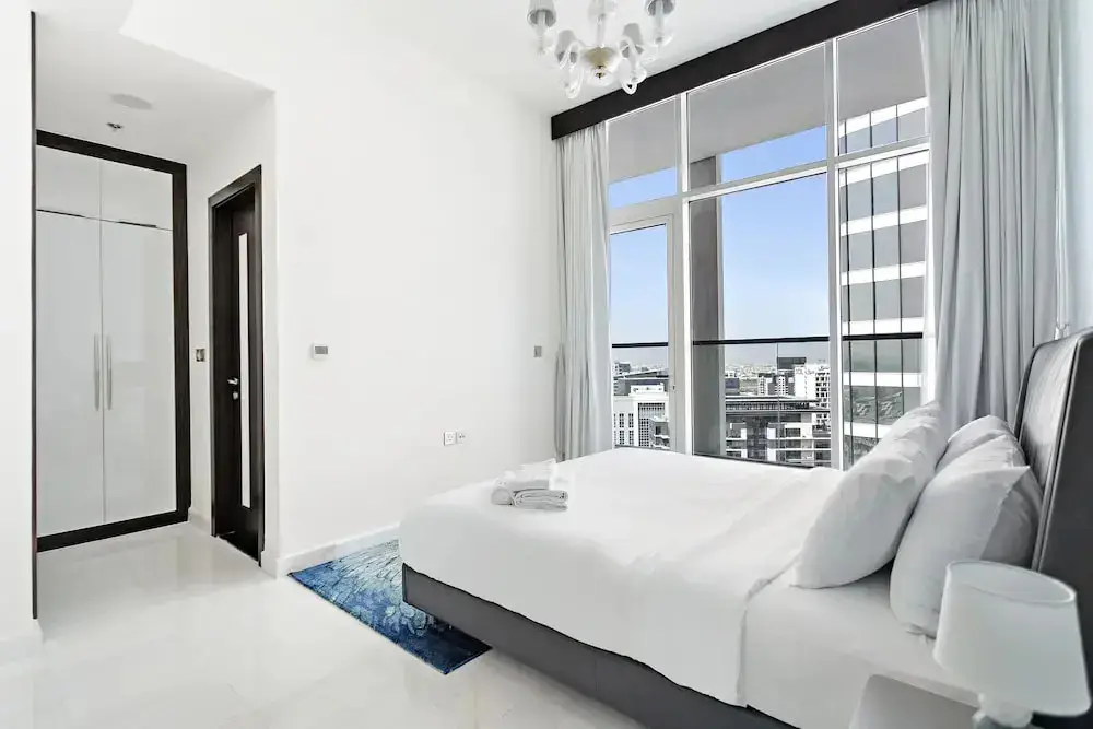 Дубай: WelHome - Opulent Retreat With Panoramic Cityscape Views