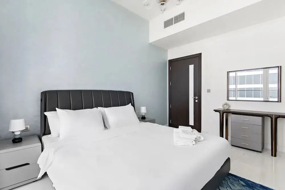 Дубай: WelHome - Opulent Retreat With Panoramic Cityscape Views