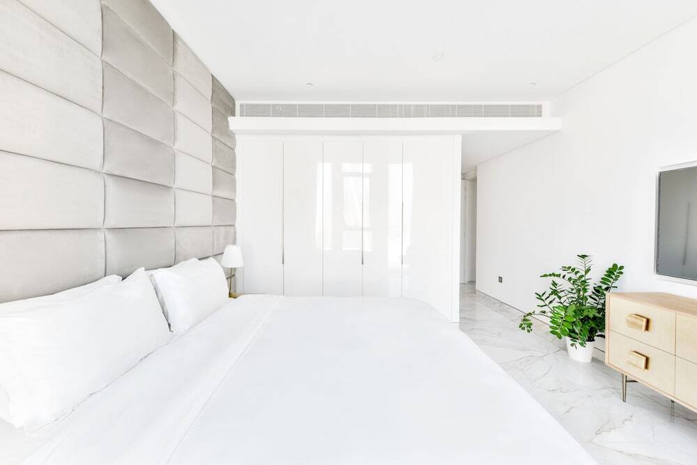 Дубай: Luxury Beachfront 2BR w Stunning SeaView