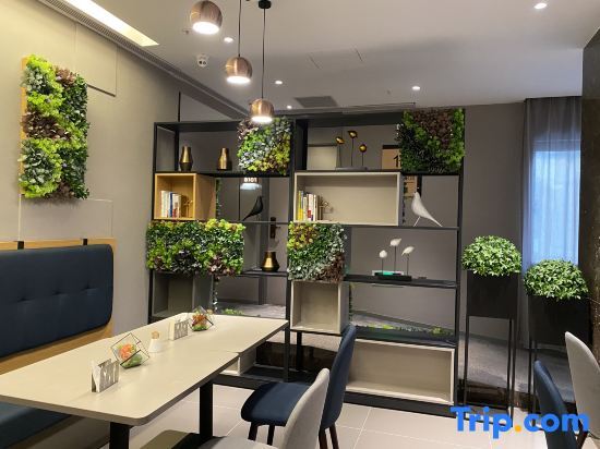 Шэньчжэнь: Home Inn Business Travel Hotel （Shenzhen Luo hu Port Mixc store）