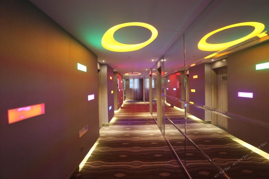 Чэнду: Vienna Hotel (Chengdu Convention and Exhibition Center Huayang Metro Station)