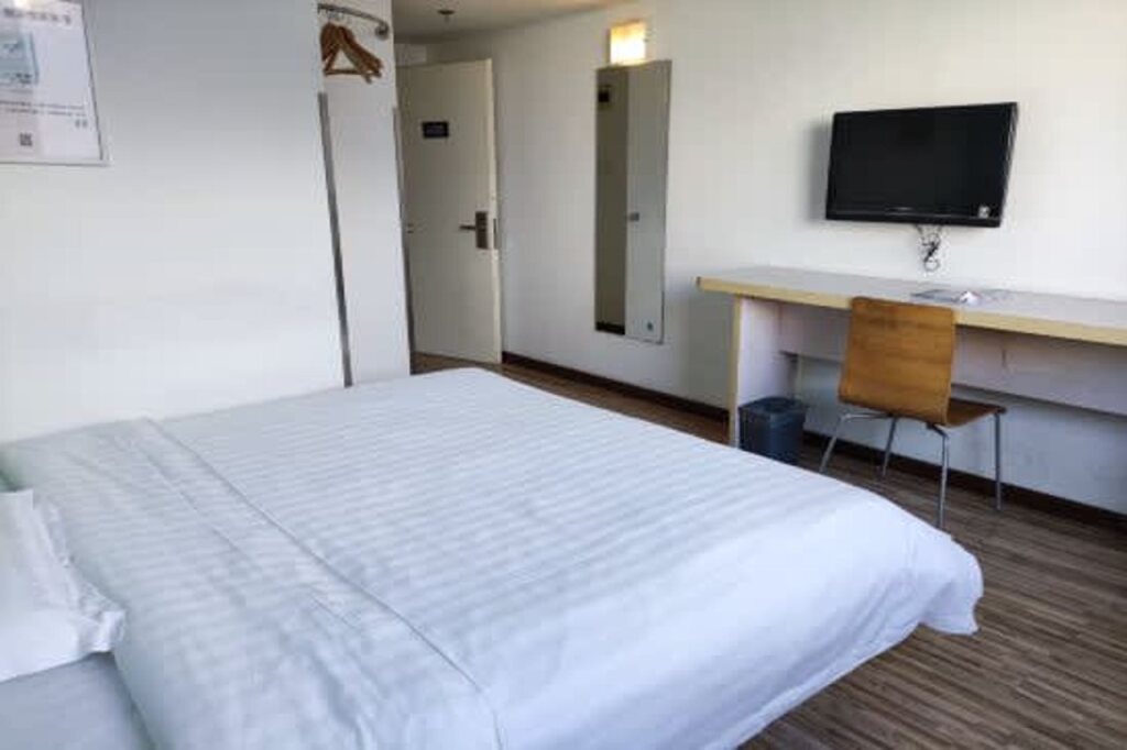 Пекин: 7 Days Inn (Beijing Lizeqiao)
