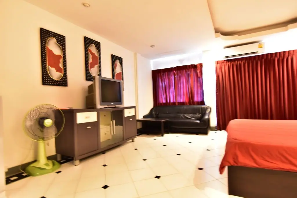 Паттайя: Enjoy Andre Restaurant & Room