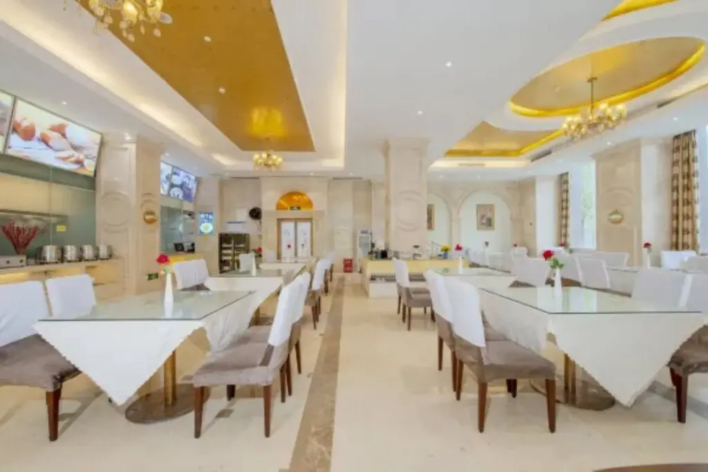 Синьян: Vienna International Hotel (Henan Xinyang Municipal Government Railway Station)