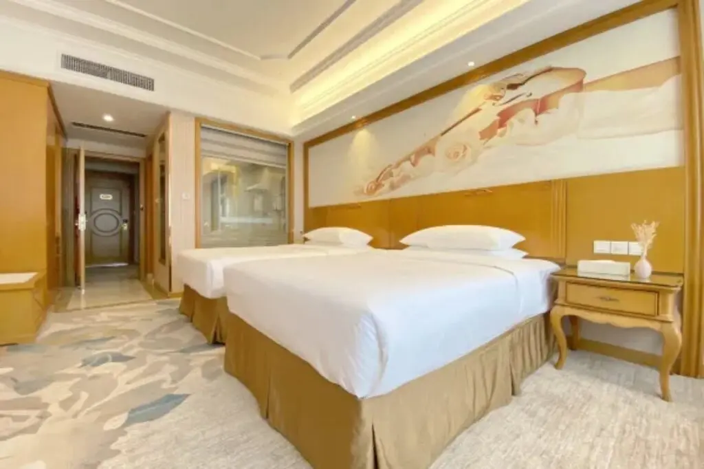Синьян: Vienna International Hotel (Henan Xinyang Municipal Government Railway Station)