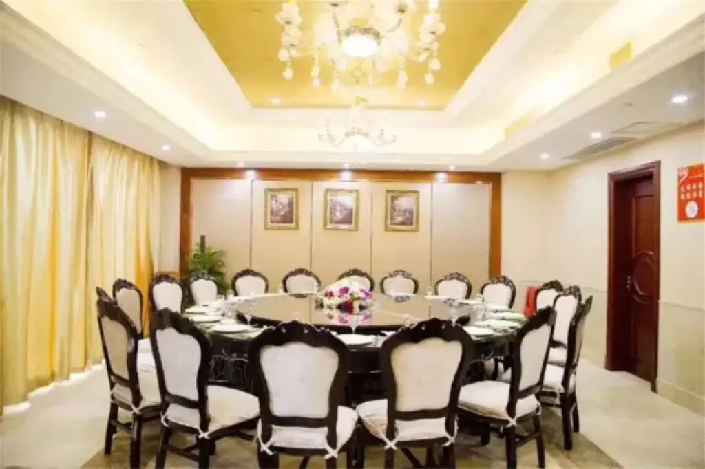Синьян: Vienna International Hotel (Henan Xinyang Municipal Government Railway Station)