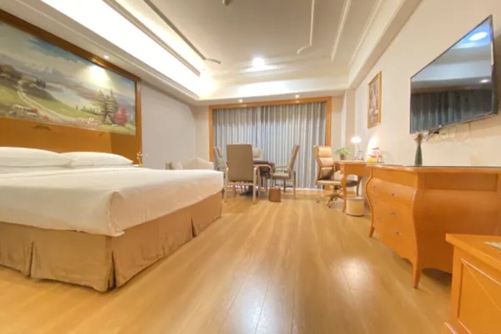 Синьян: Vienna International Hotel (Henan Xinyang Municipal Government Railway Station)