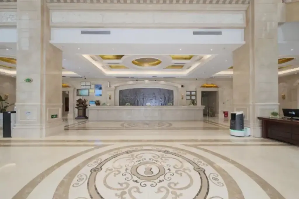 Синьян: Vienna International Hotel (Henan Xinyang Municipal Government Railway Station)