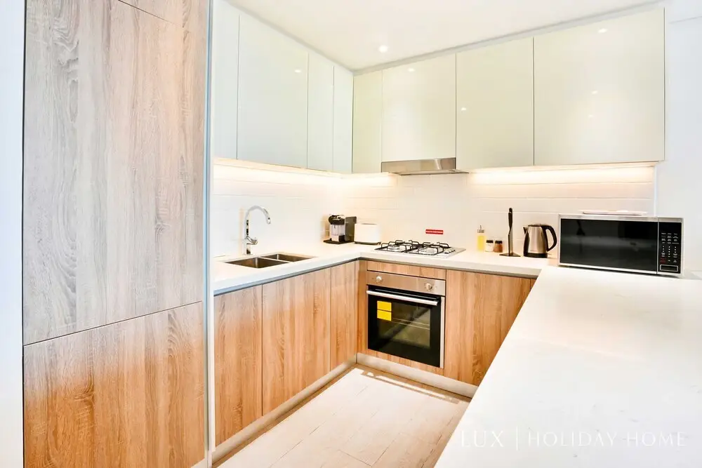 Дубай: LUX  Contemporary Marina Sea View Suite