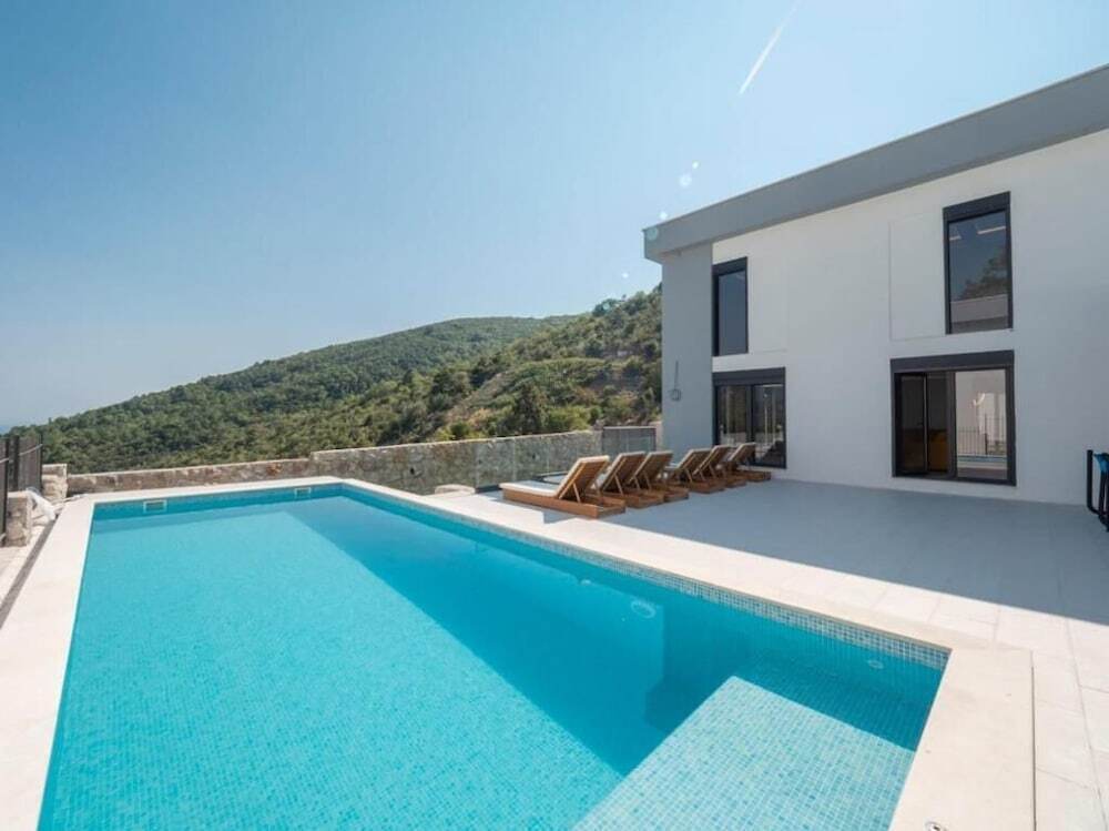 Seaview Villa with pool Vanja — фото 1