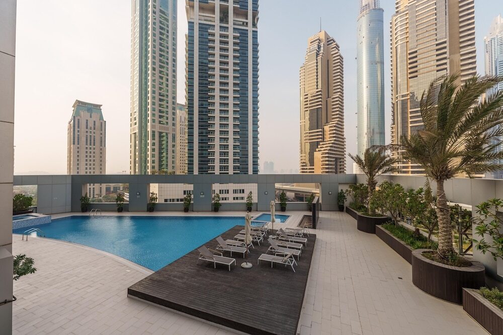 Maison Privee - Bright & Trendy Apt Steps Away from JBR Beach — фото 1