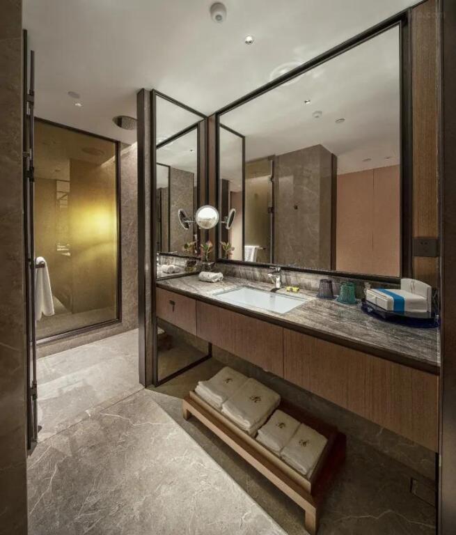 Шэньчжэнь: DeRucci Hotel (Shenzhen International Convention and Exhibition Center Subway Station)