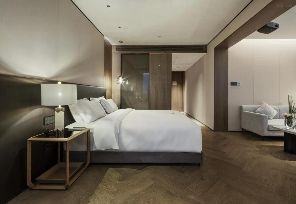 Шэньчжэнь: DeRucci Hotel (Shenzhen International Convention and Exhibition Center Subway Station)