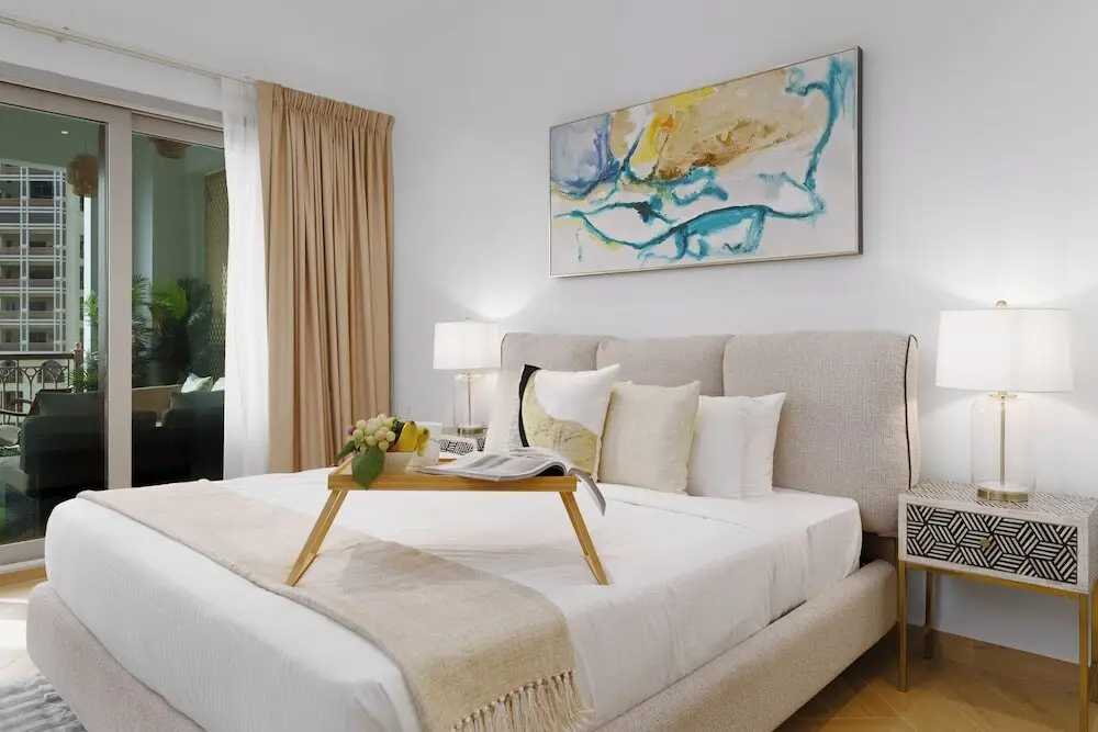 Дубай: Maison Privee - High-End Palm Apt w/ Picturesque Seafront Views