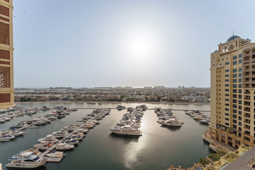 Maison Privee - High-End Palm Apt w/ Picturesque Seafront Views — фото 1
