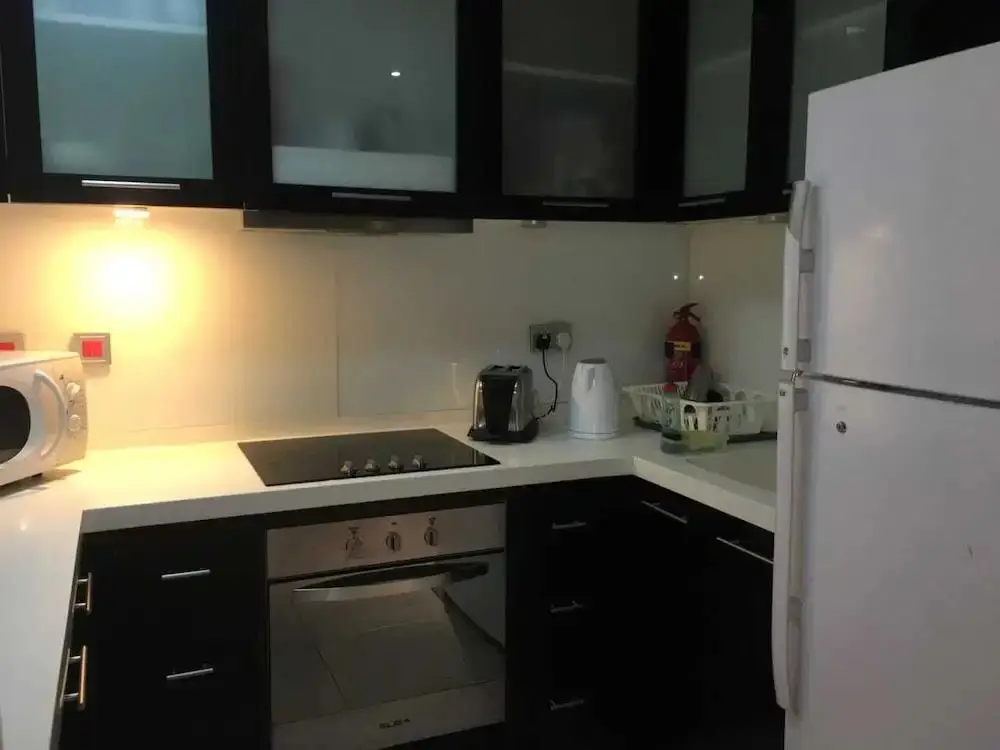 Дубай: Room in Apartment - Master Room In Skyview Tower Dubai Marina Huge Window