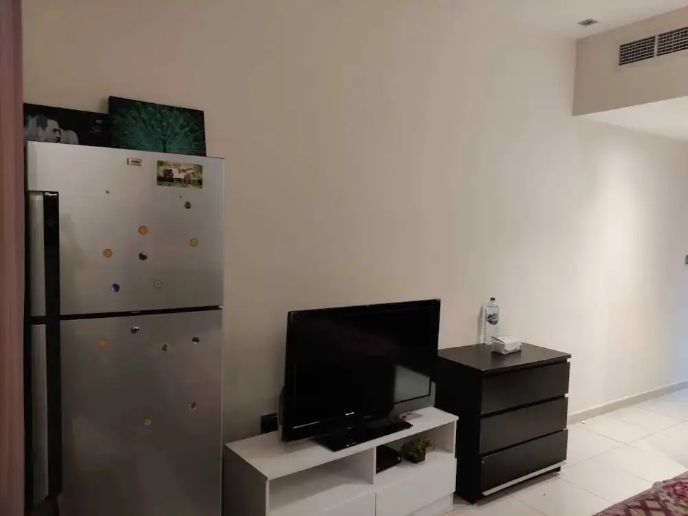 Дубай: Room in Apartment - Master Room In Skyview Tower Dubai Marina Huge Window